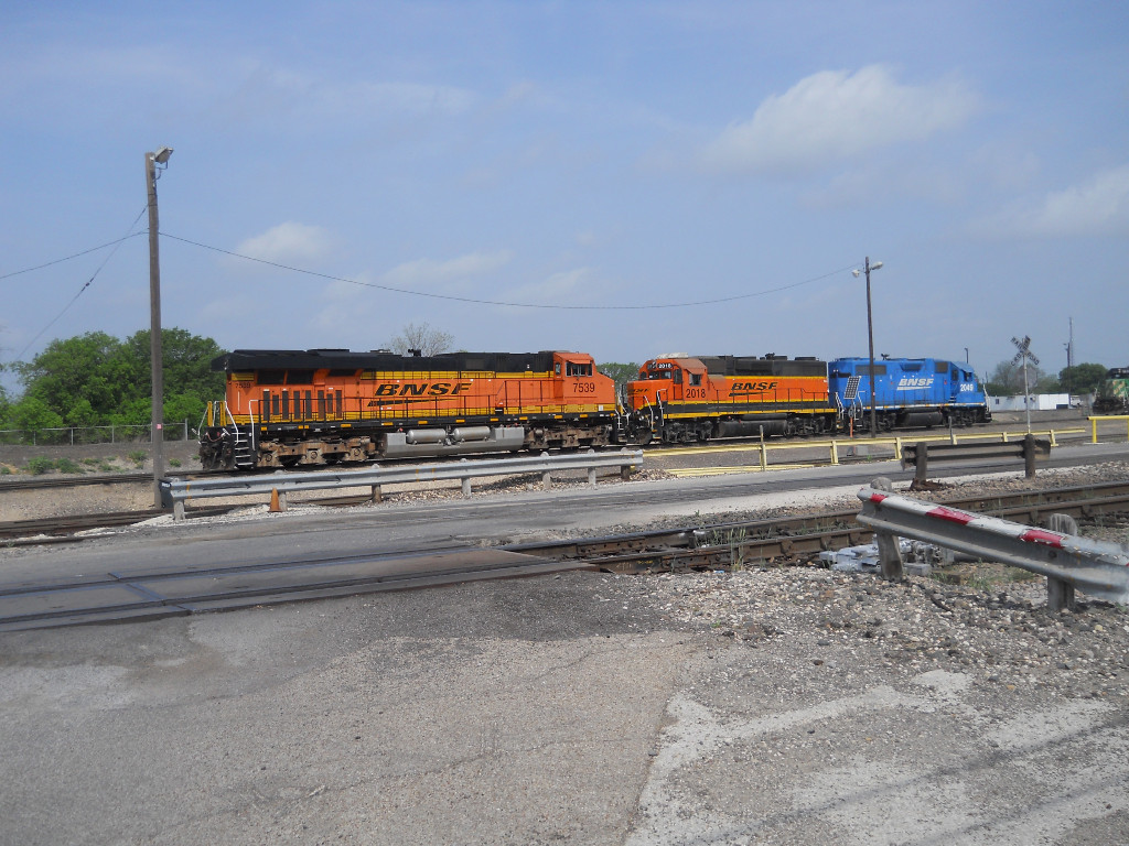 BNSF 7539  8Apr2011  Sitting in the Yard at Adams Street 